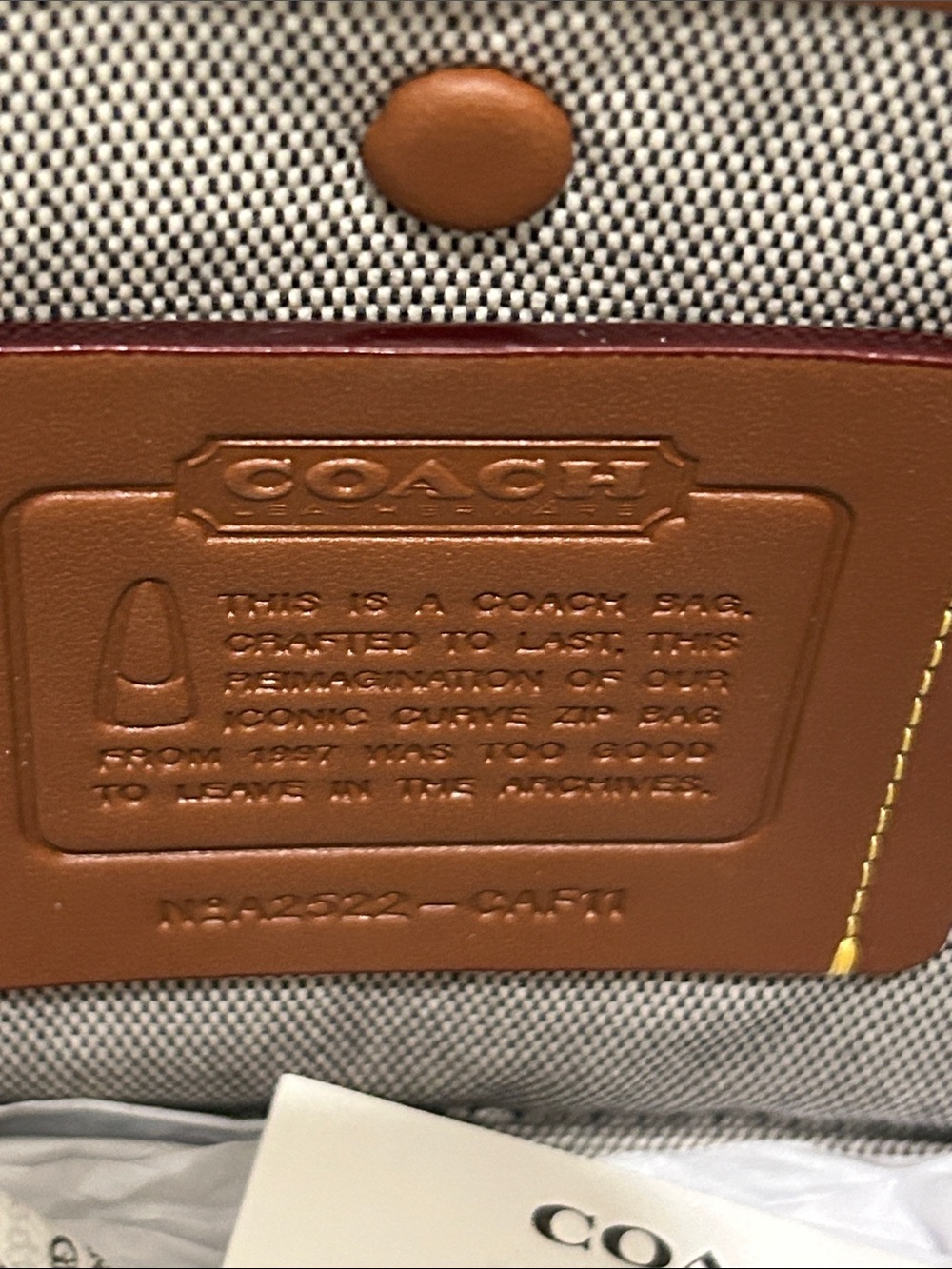 Coach (NWT) Curve Zip Bag - Picture 3 of 16